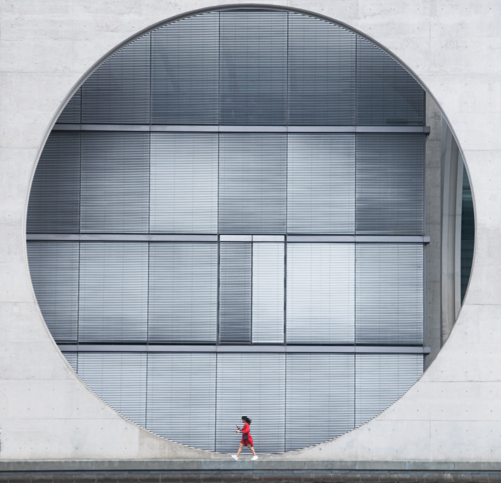 Walking in a circle von Roelof de Hoog