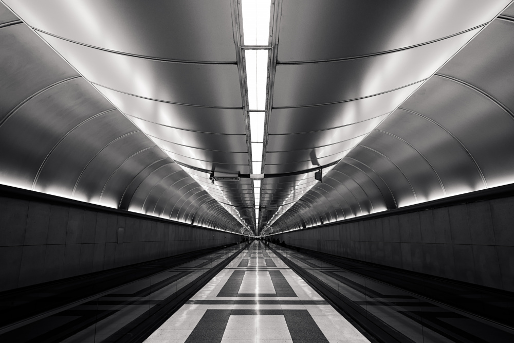 Sanremo Station - Tunnel von Roland Weber