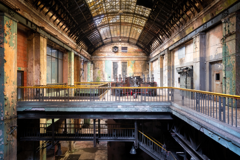 Industrial Hall in Decay von Roman Robroek