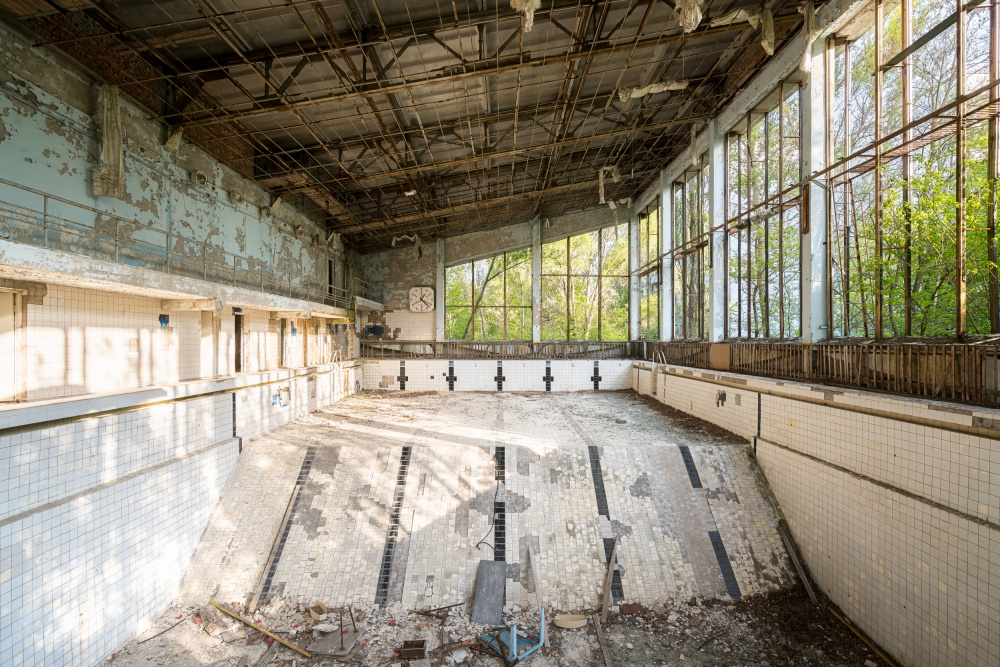 Swimming Pool in Chernobyl von Roman Robroek