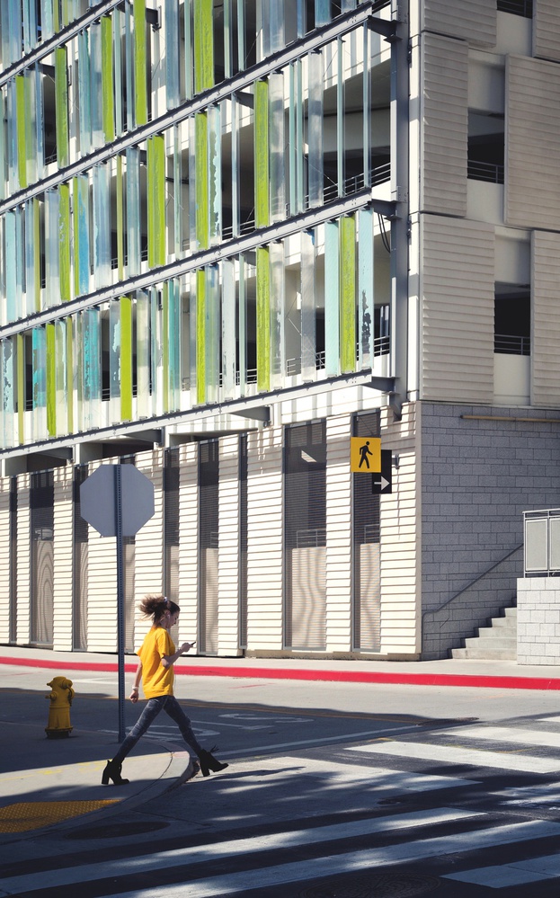 Yellow von Roxana Labagnara