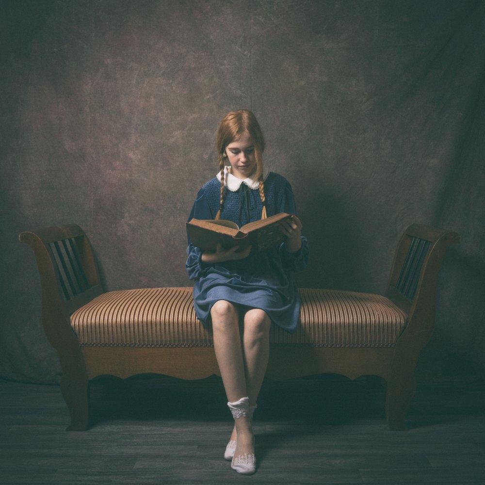 the reader in blue dress von Ruth Franke