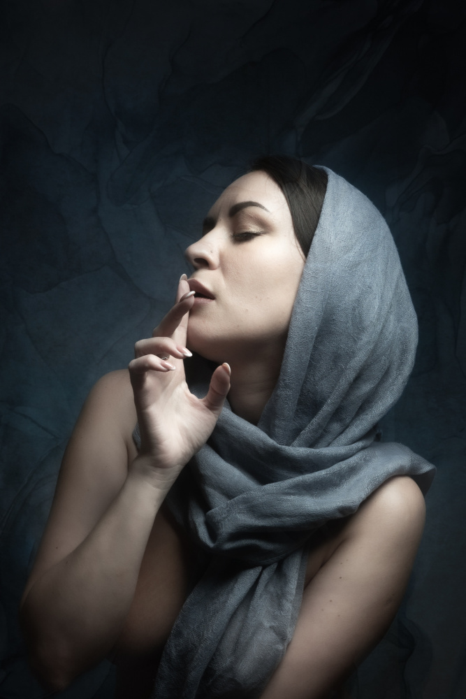 she is stillness in a world of chaos von Ruth Franke