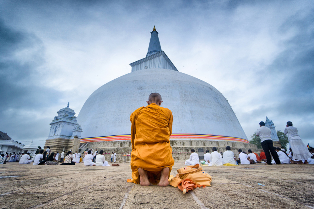 Lady monk von Samara Ratnayake