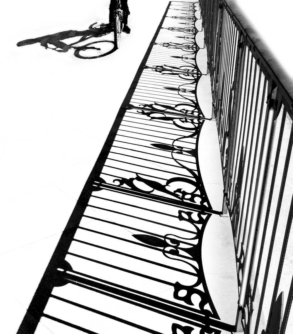 The boy on bicycle von Sara-le Elbar