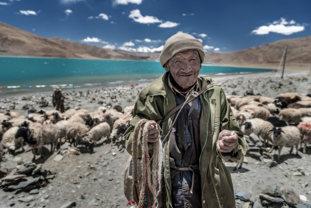 Smile shepherd (Tibetan) von Sarawut Intarob