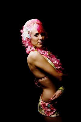 Woman in a bikini on black von Scott Griessel