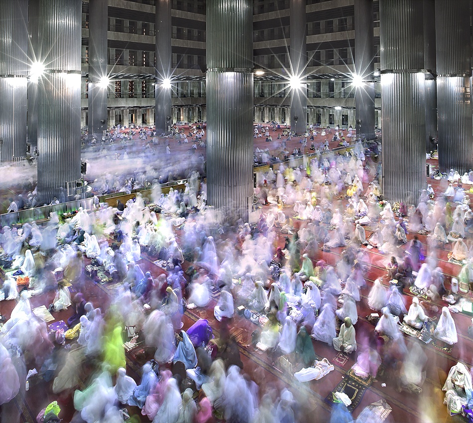 The dispersal of Taraweh von Sebastian Kisworo