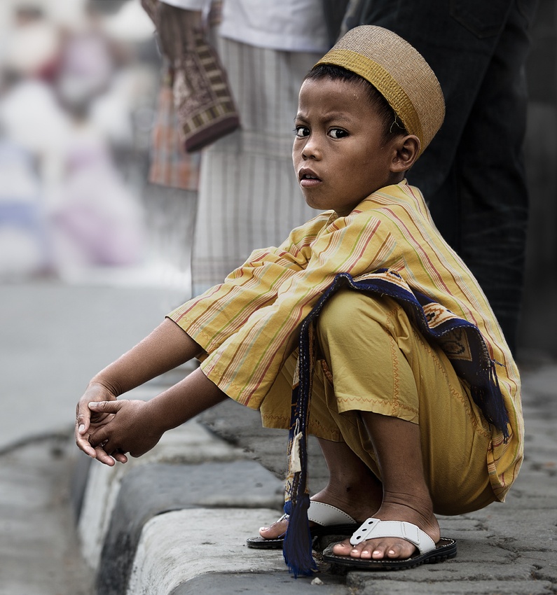 Suspicion Glance von Sebastian Kisworo