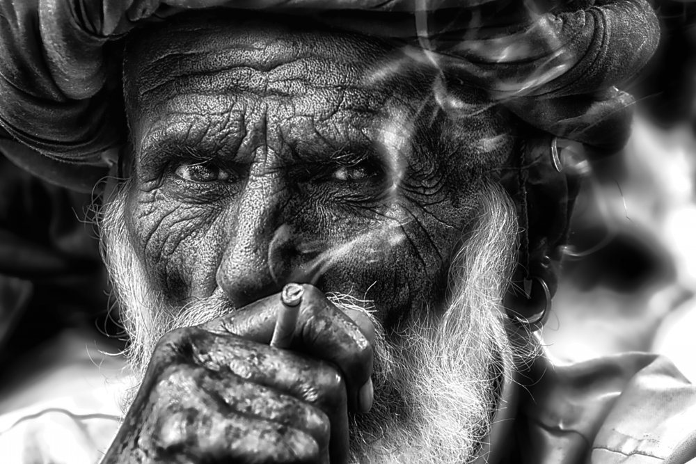 The older smoker von Sergio Pandolfini