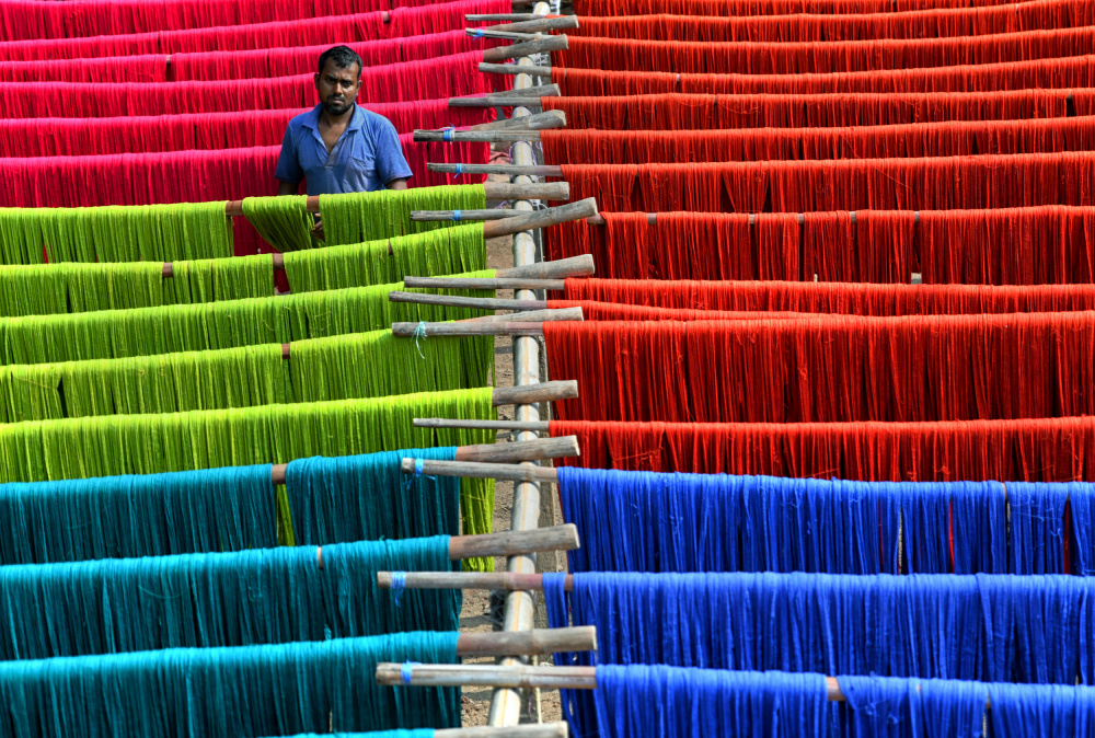 Thread drying3 von Shaibal Nandi