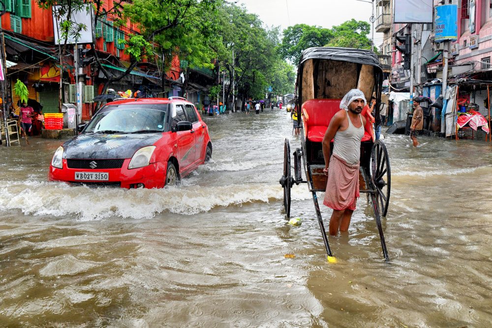Street in a rainy day10 von Shaibal Nandi