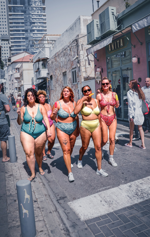 Bigger than life von Sharon Levy