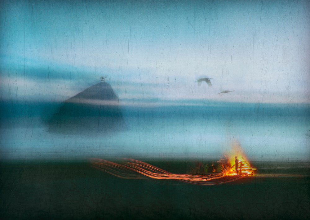 Bonfire on the beach von Shenshen Dou