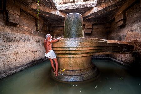 Priest of Badavi Linga Hampi