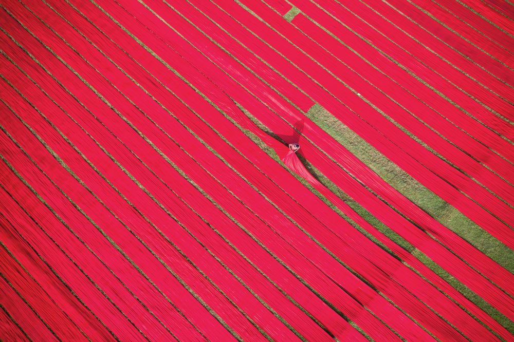 Drying Red von Sikder Mesbahuddin Ahmed