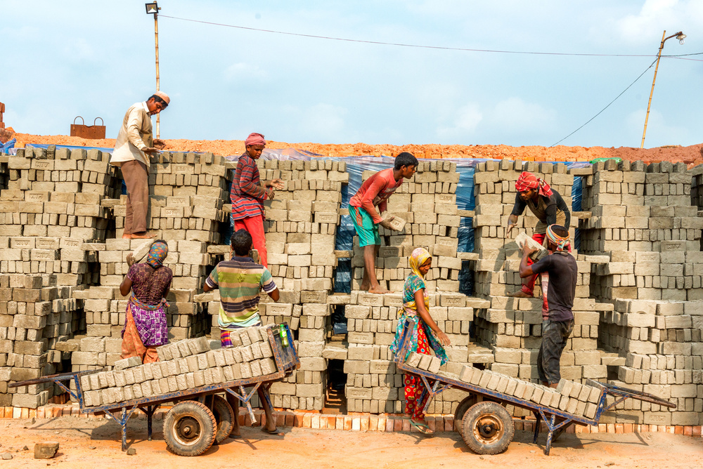 Brick workers von Sohel Parvez Haque