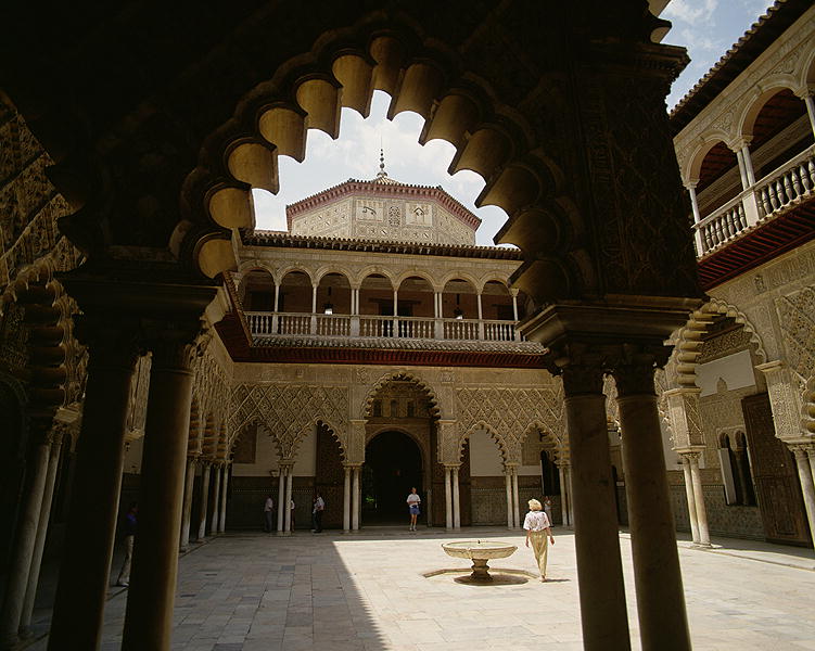 Patio in Real Alcazar (photo)  von Spanish School
