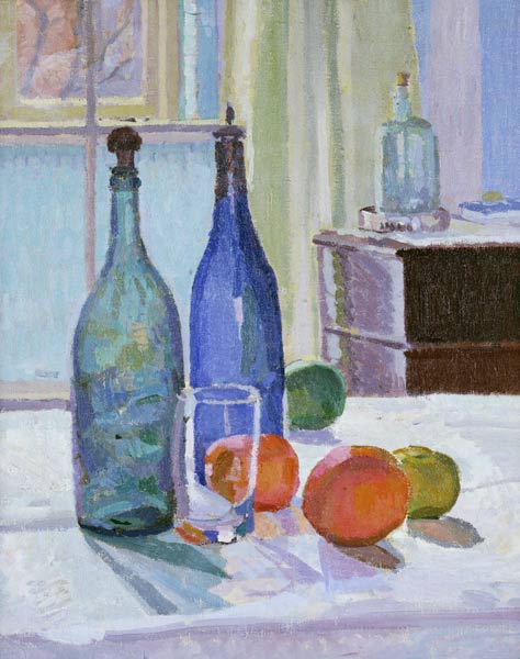 Stillleben mit blauen Flaschen und Orangen von Spencer Frederick Gore