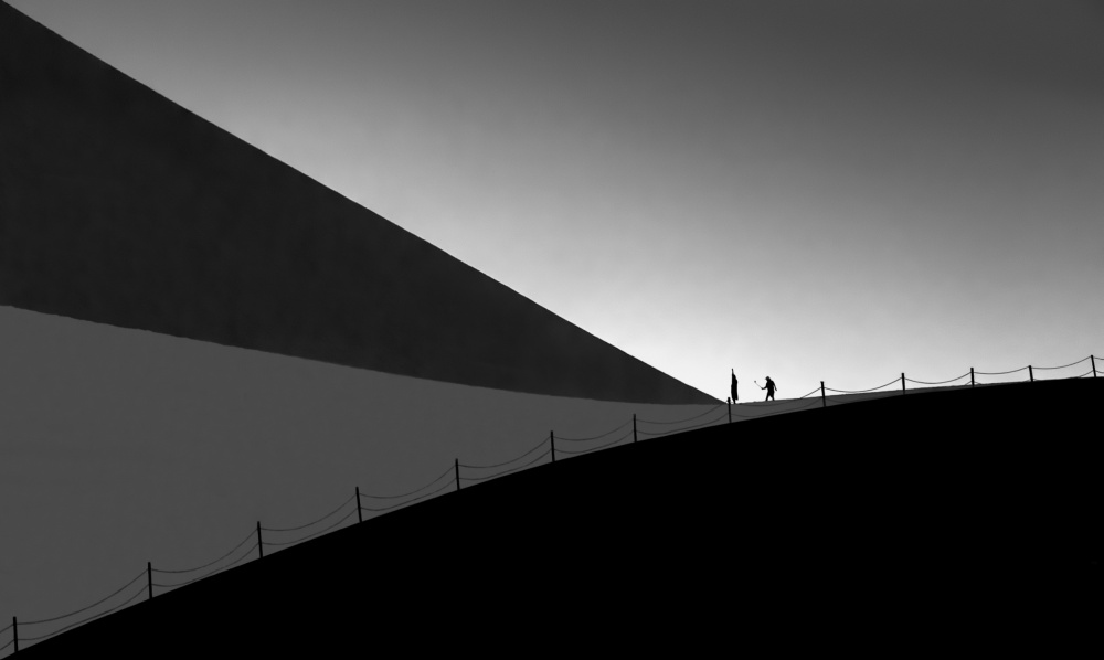 On the Sand Dune von Steven Zhou