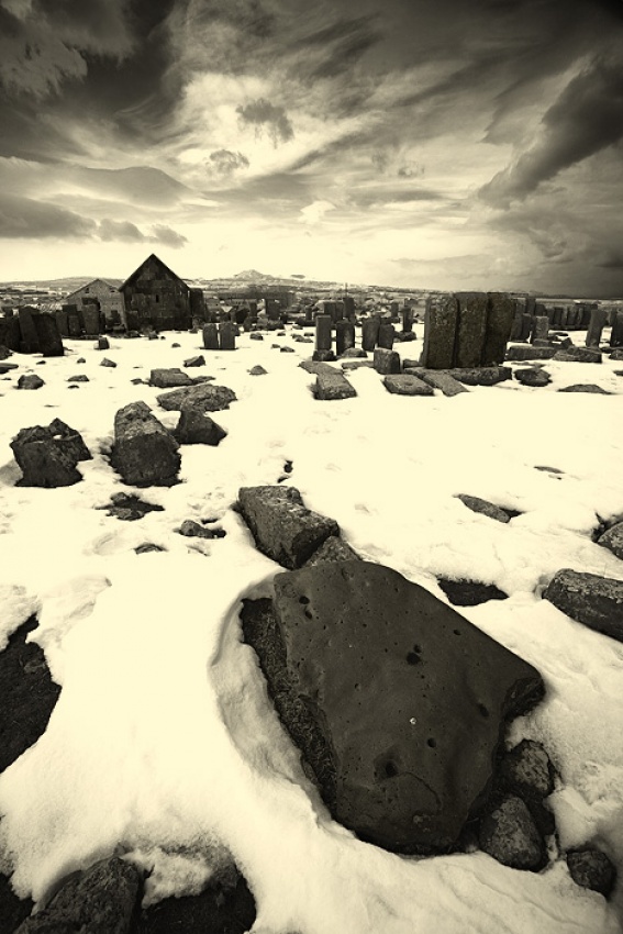 Old cemetery (IX-XIII centuries) von Suren Manvelyan