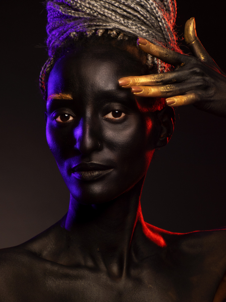 dark-skinned beautiful  woman von Svetlana Kirzh