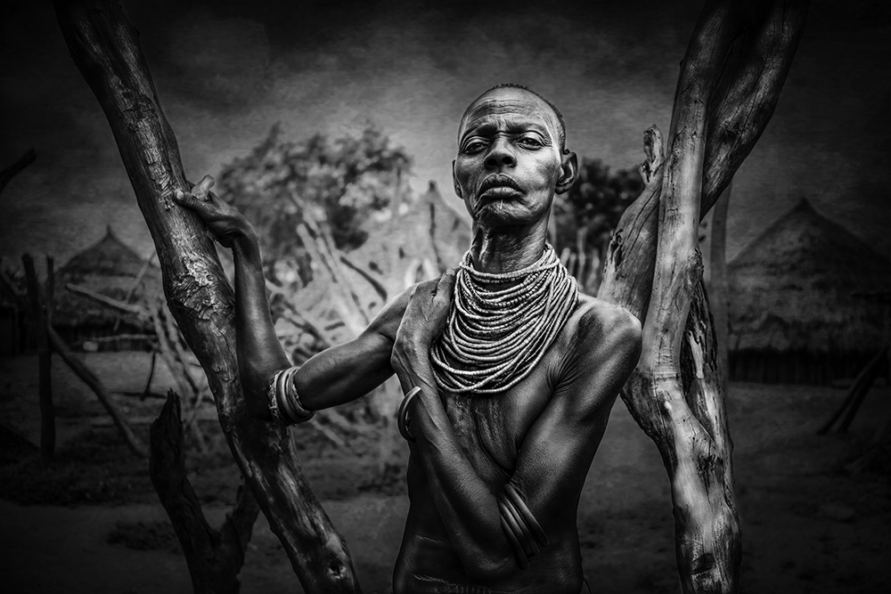 Woman from Karo von Svetlin Yosifov