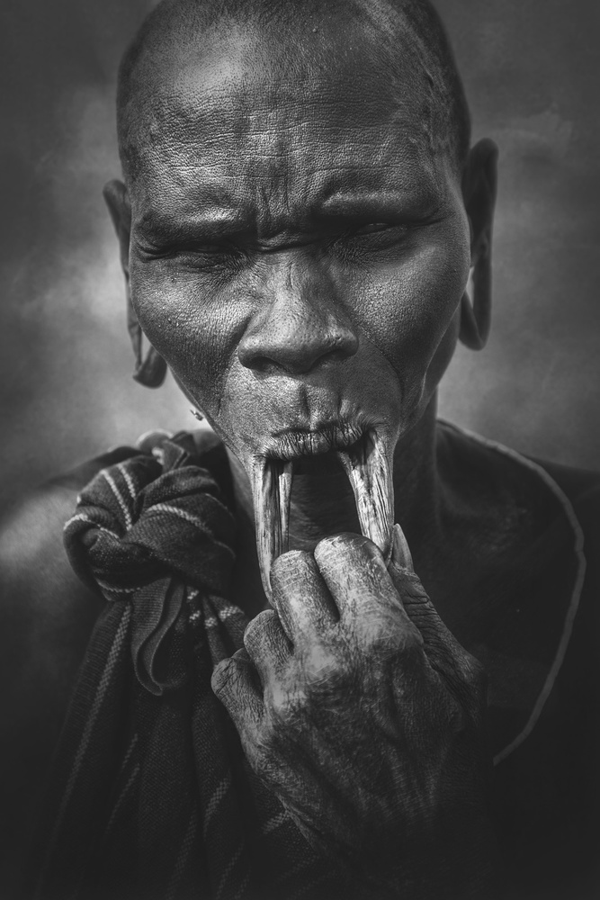 Woman from Mursi tribe von Svetlin Yosifov