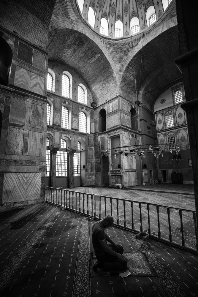 Praying von Tahsin Gun