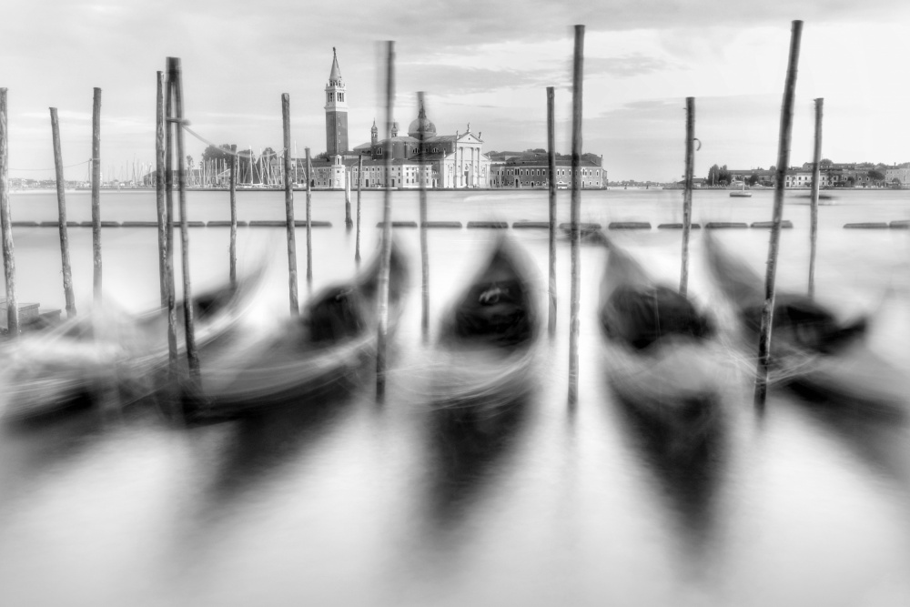 Gondola Row von Taima Luna