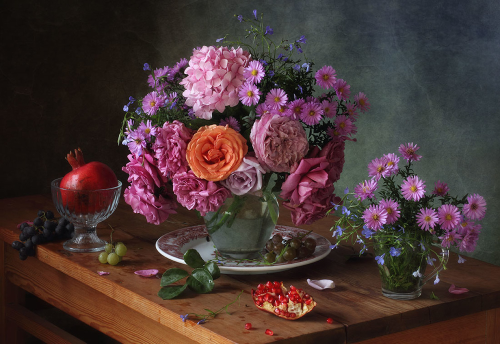 Still life with flowers and fruits von Tatyana Skorokhod