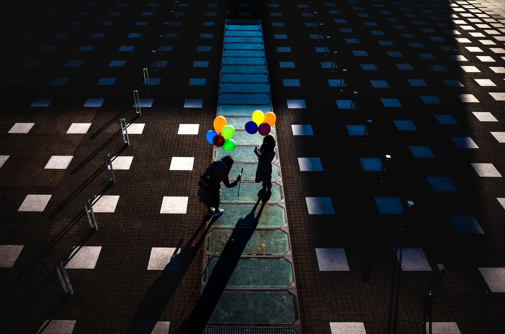 Balloons in the shadow von Tetsuya Hashimoto