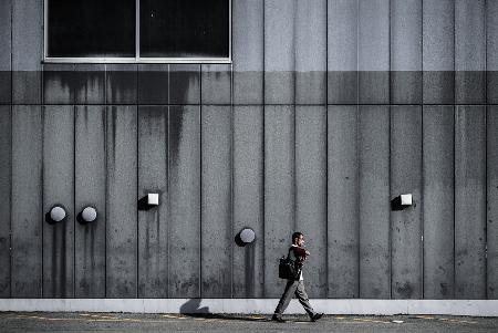 Smoking while walking