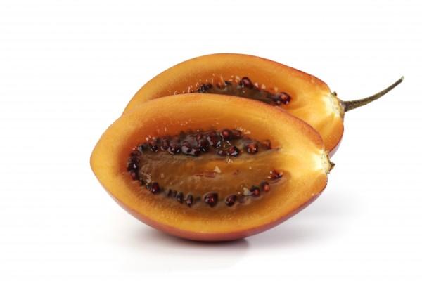 Tamarillo aufgeschnitten von Thomas Haupt