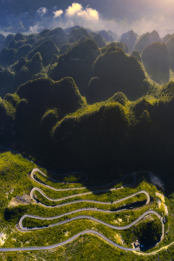 Mountains and roads von TIANQI