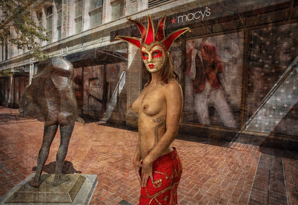 Shopping at Macys von Tom Gore