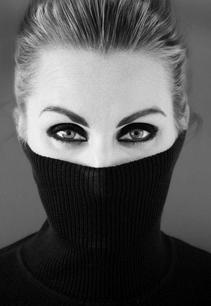 Mädchen in schwarz von Tom K