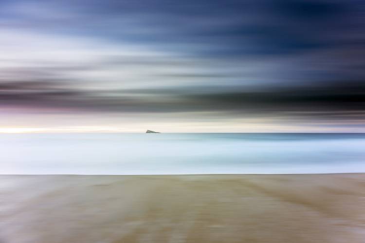 Minimalist Island II von Tom?s B?jar Manda