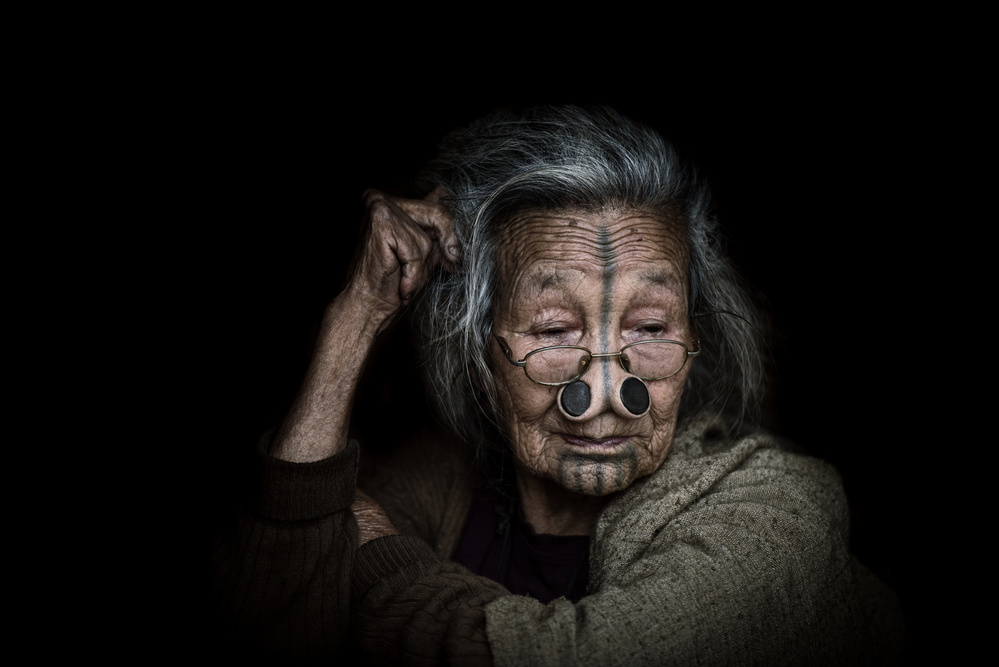 Apatani woman von Trevor Cole