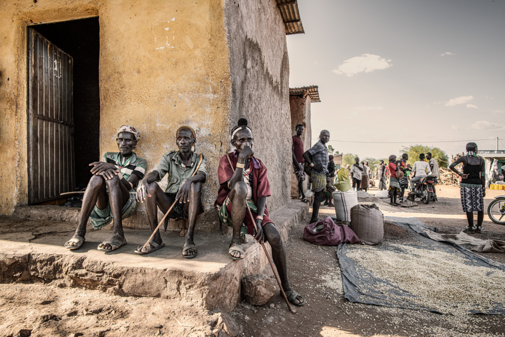 The streets of Turmi von Trevor Cole