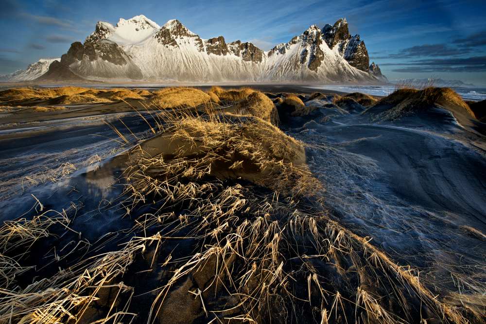 Dunes and sea interact von Trevor Cole