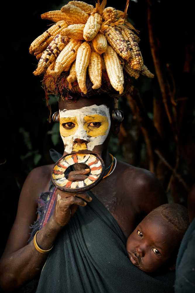 Adorned von Trevor Cole