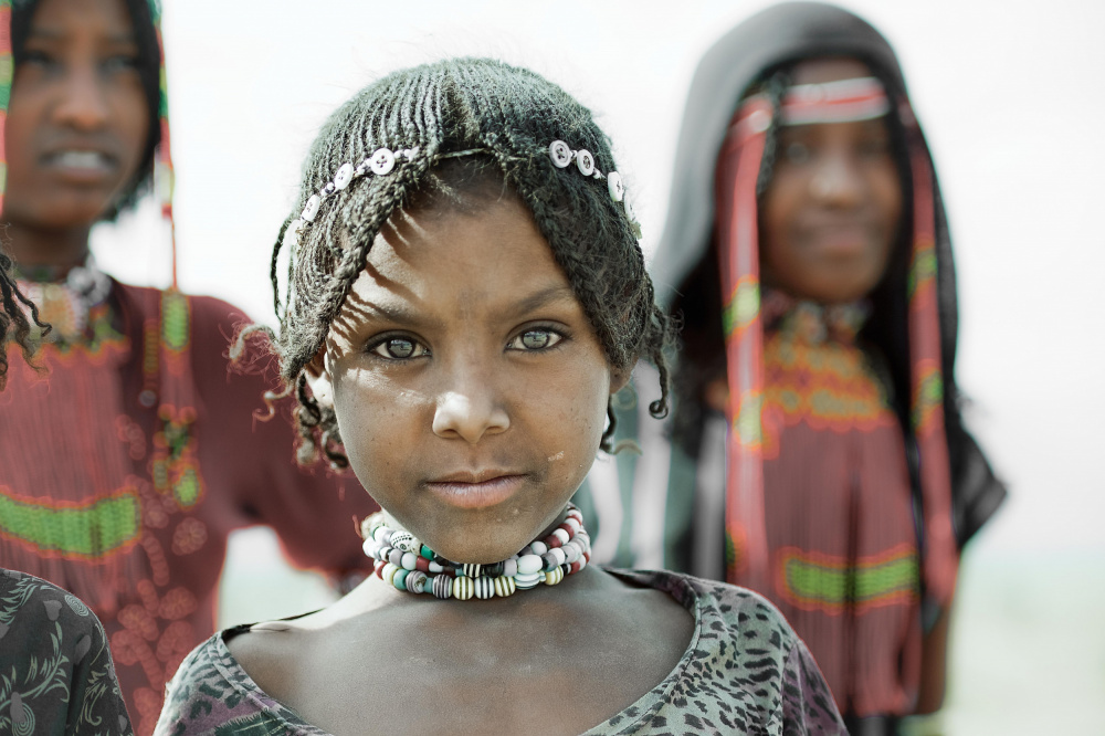 Issa girl von Trevor Cole