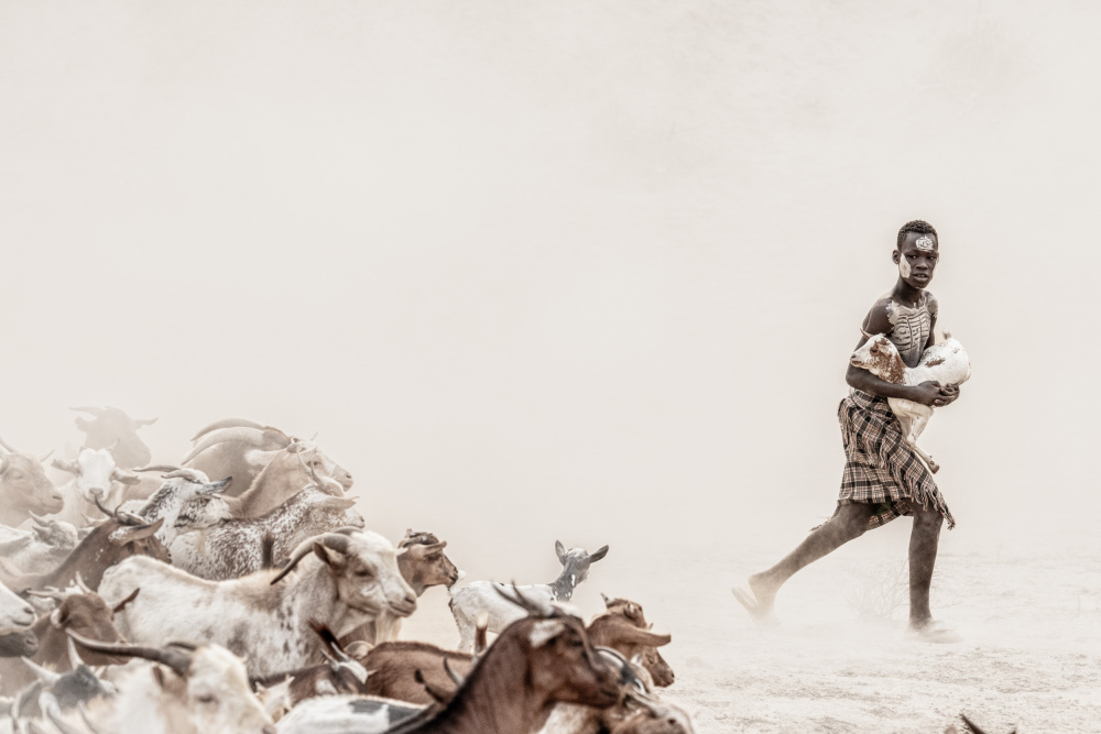 Kara boy herder von Trevor Cole