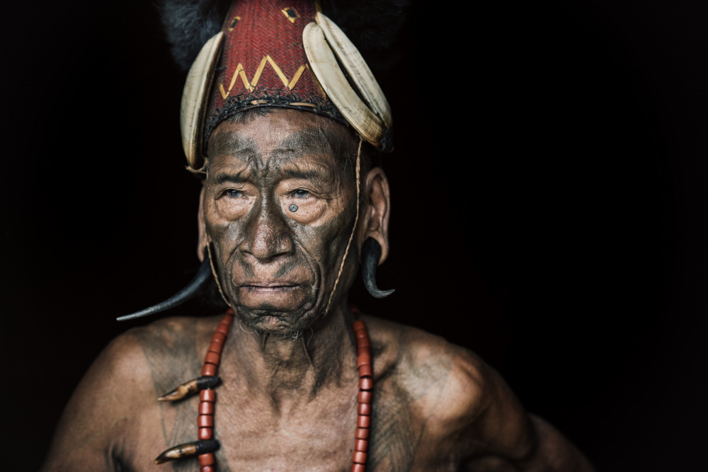 Konyak chief von Trevor Cole