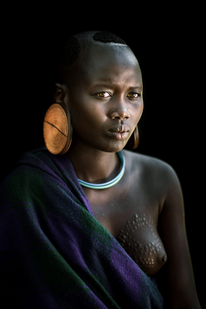 Suri tribes girl von Trevor Cole