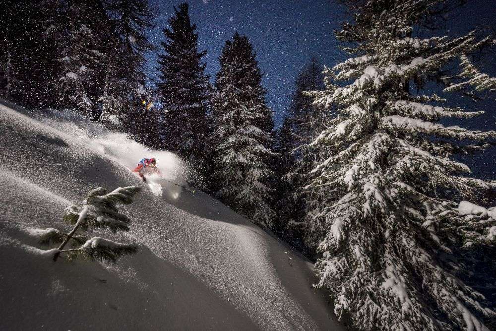 Night Powder dreht sich mit Adrien Coirier von Tristan Shu