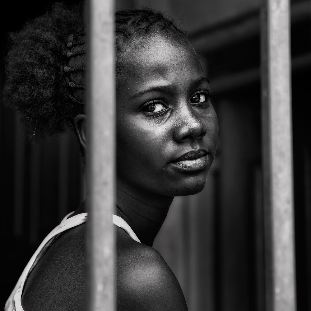 Behind the bars von txules