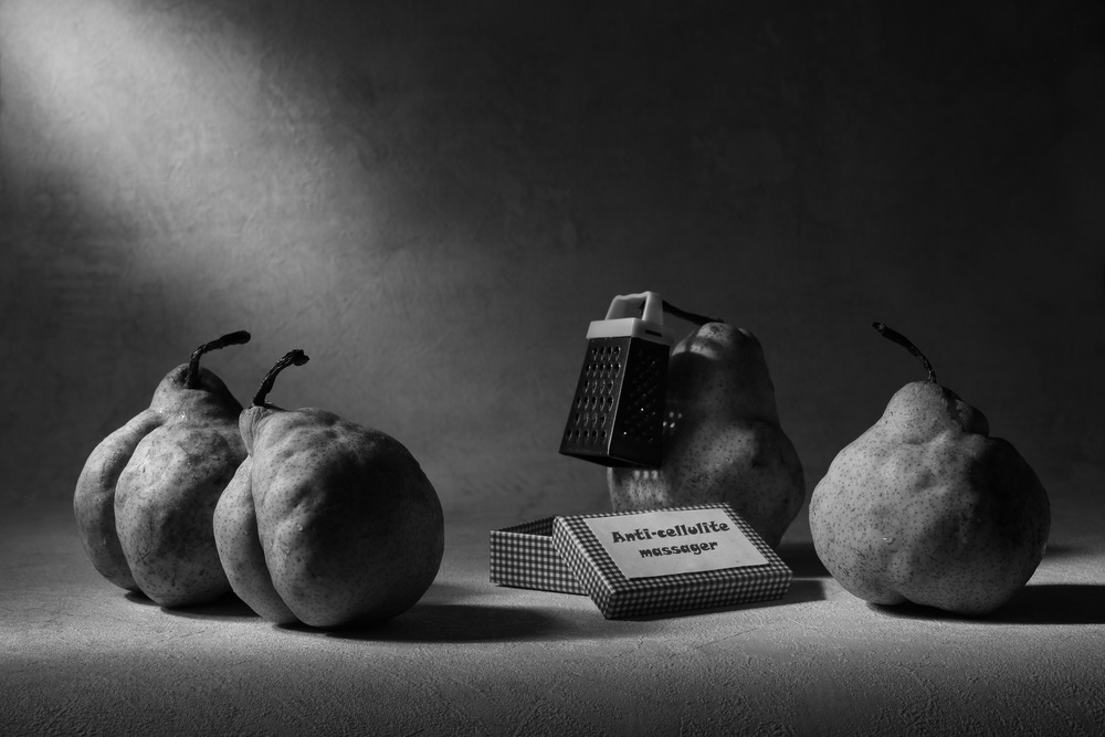 "Girls! Look at this!" or "Anti-cellulite massager" von Victoria Glinka