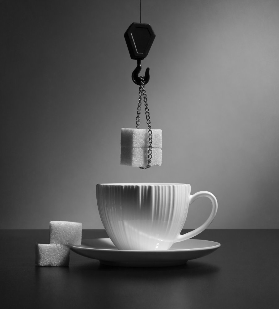 Two lumps of sugar. Or a cup of tea for the builder von Victoria Glinka